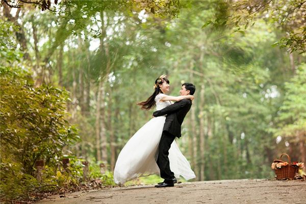 What Does It Mean When You Dream of Bigamy