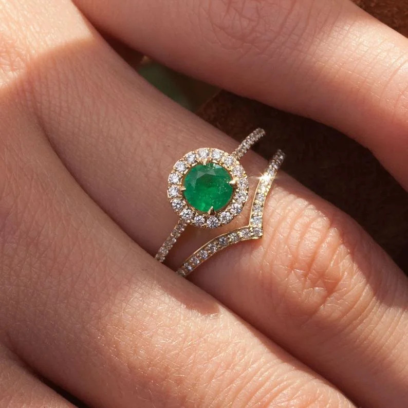 What Does It Mean When You Dream of Emerald Ring