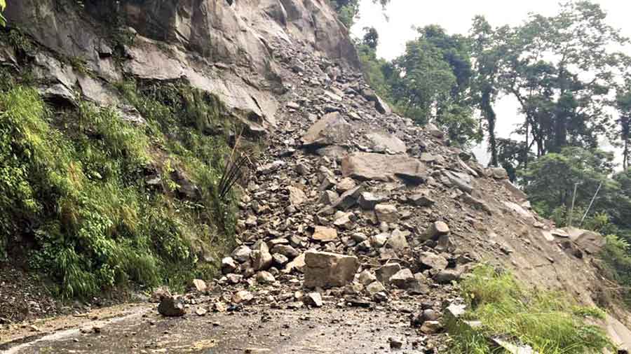 joshimath-sinking-uttarakhand-town-declared-landslide-subsidence-zone