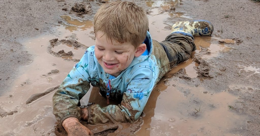 What does it mean to dream about mud?