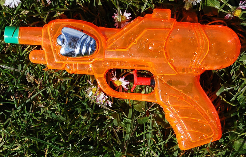 What does it mean to dream about a water gun?