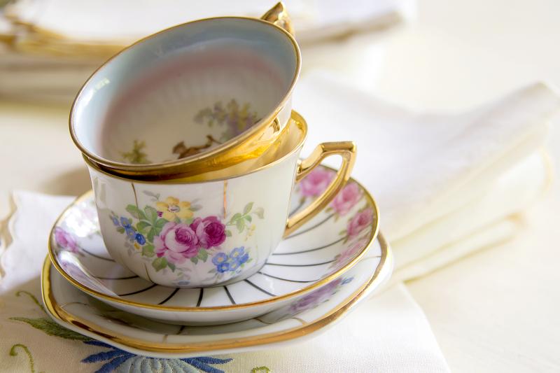 What does it mean to dream about teacups?