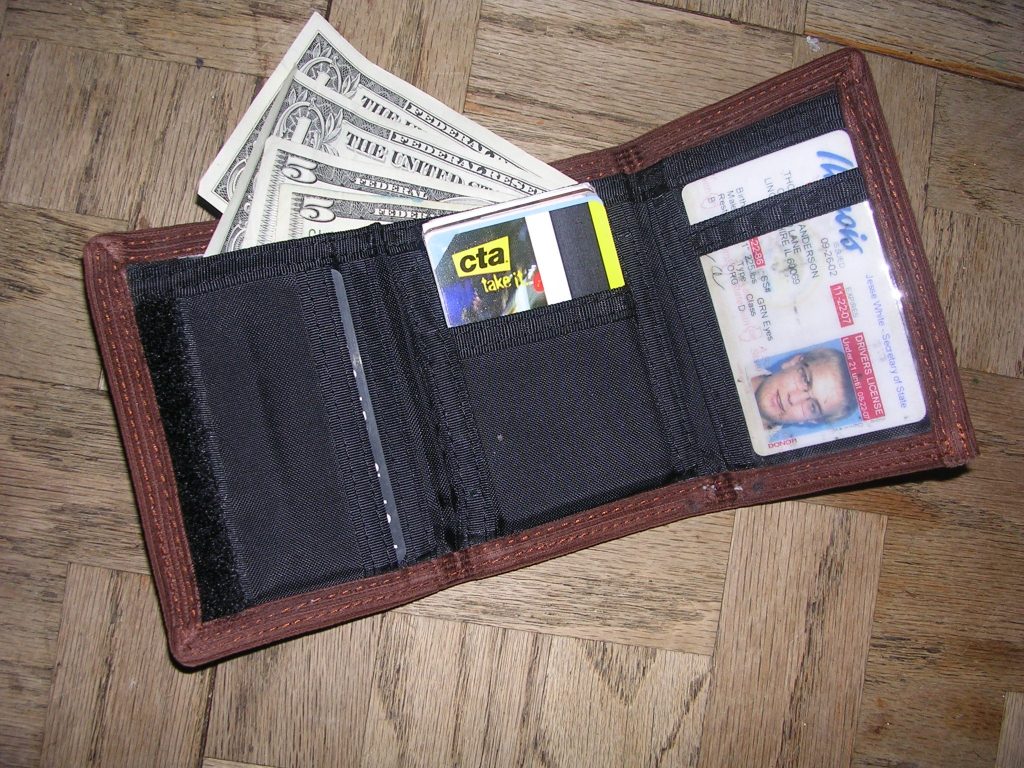 What does it mean to dream about a wallet?