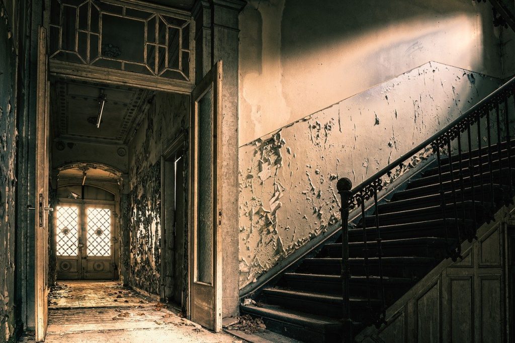 What does it mean when you dream about Haunted House?